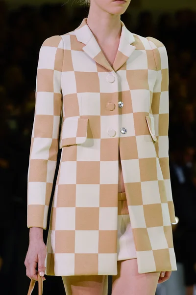 Look 28